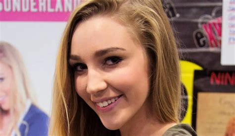 Kendra Sunderland Biography, Age, Wiki, Height, Weight,。